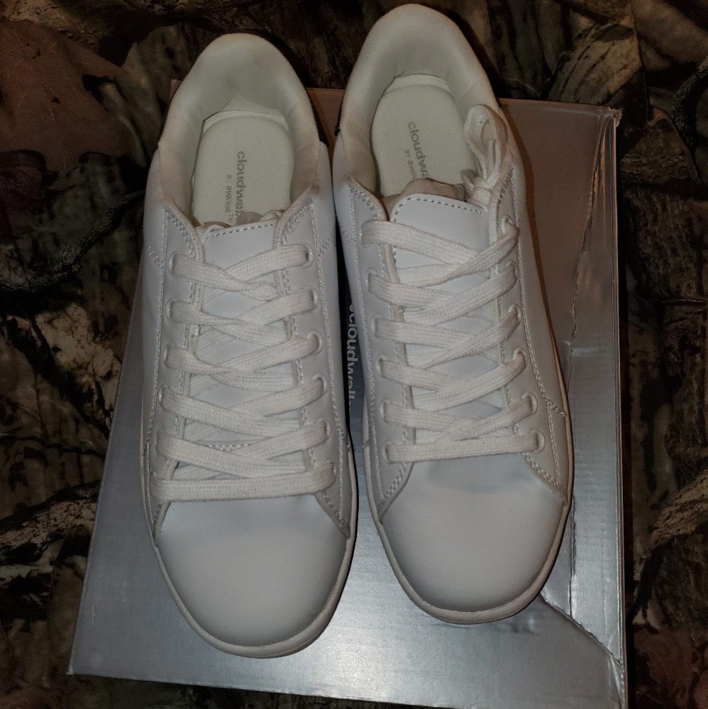 Cloudwalkers tennis shoes